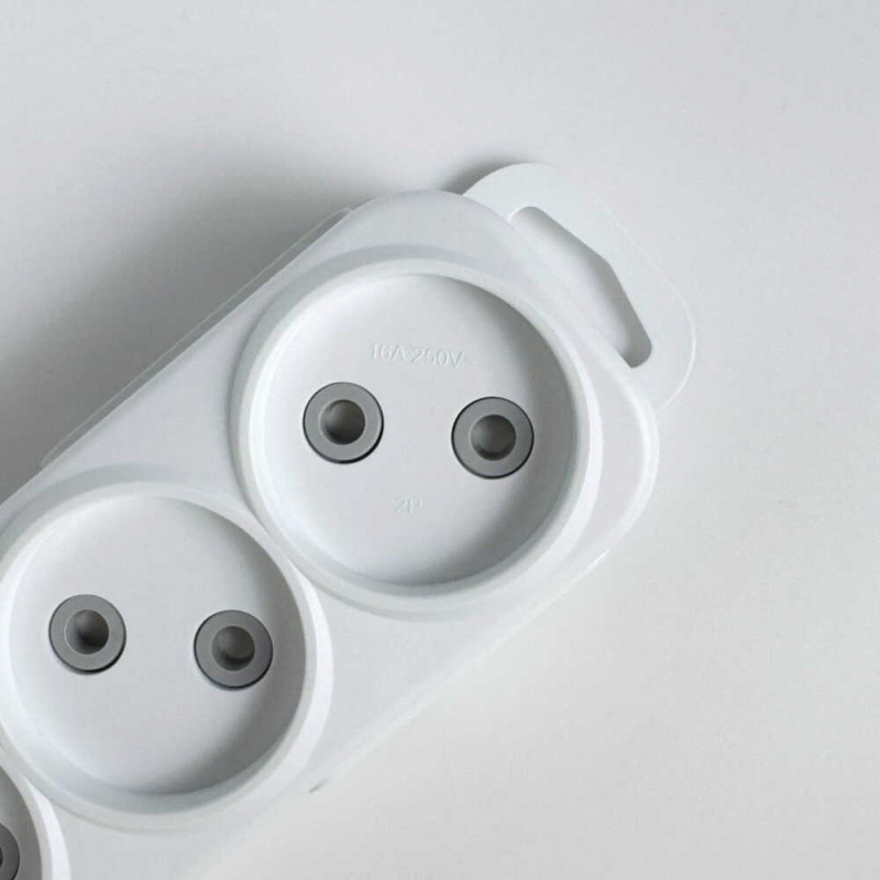 Колодка EL-BI 3-я без заземления со шторками Myra ( 527-010200-300 )