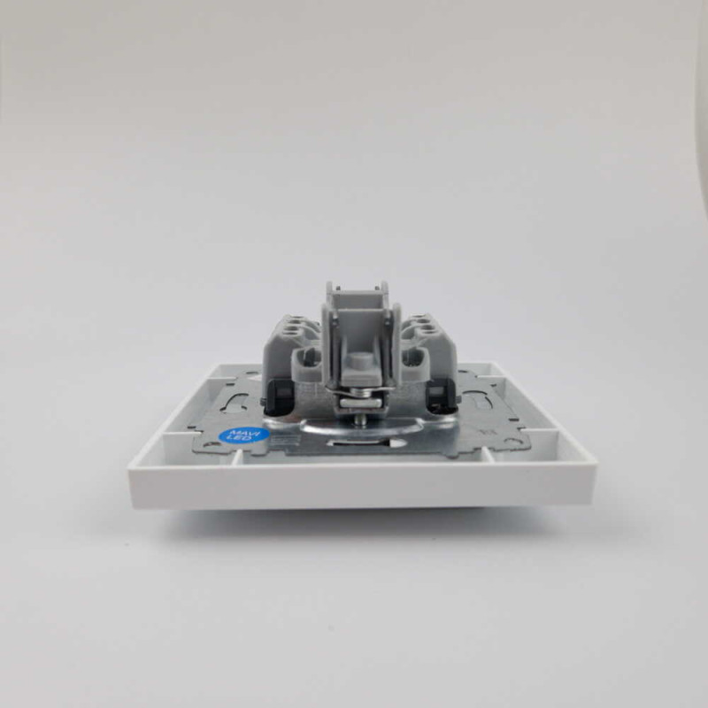 Вимикач одноклавішний прохідний ELBI VEGA білий матовий (510-016200-209)