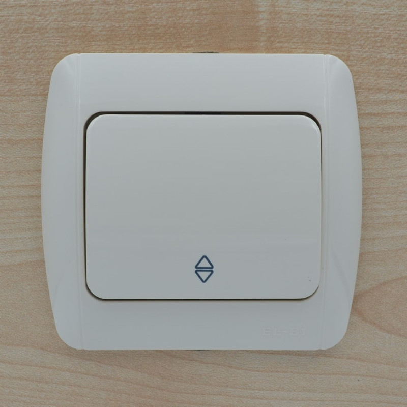 Выключатель проходной одноклавишный EL-BI Zirve крем (501-010301-209)