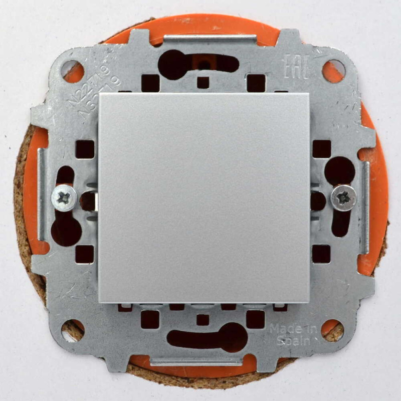 Заглушка Zenit серебряная (2CLA220000N1301)