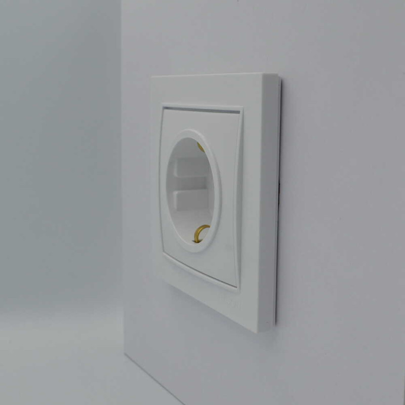 Розетка одинарная с/з NILSON Thor белая 27111017