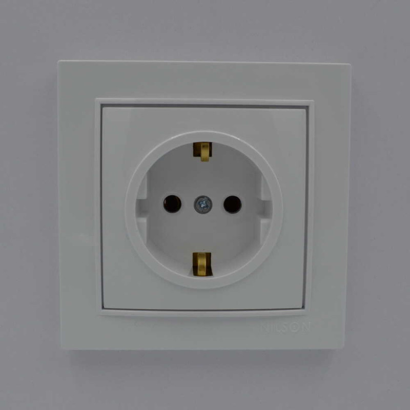 Розетка одинарная с/з NILSON Thor белая 27111017