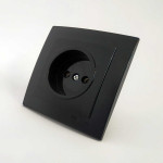 Розетка одинарная б/з NILSON Thouran черная 24221015