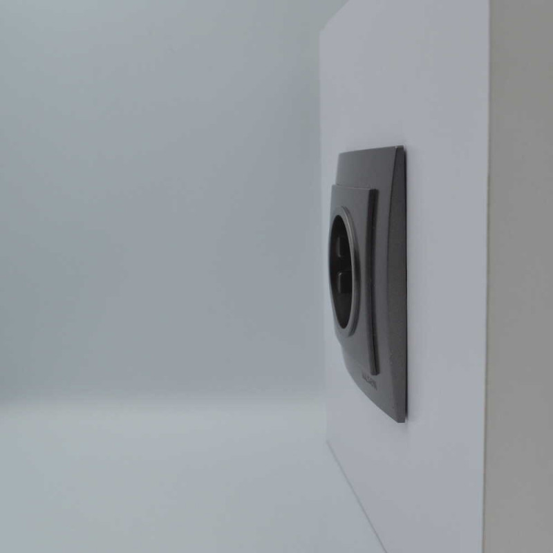 Розетка одинарная з/з NILSON Touran  Антрацит 24161017