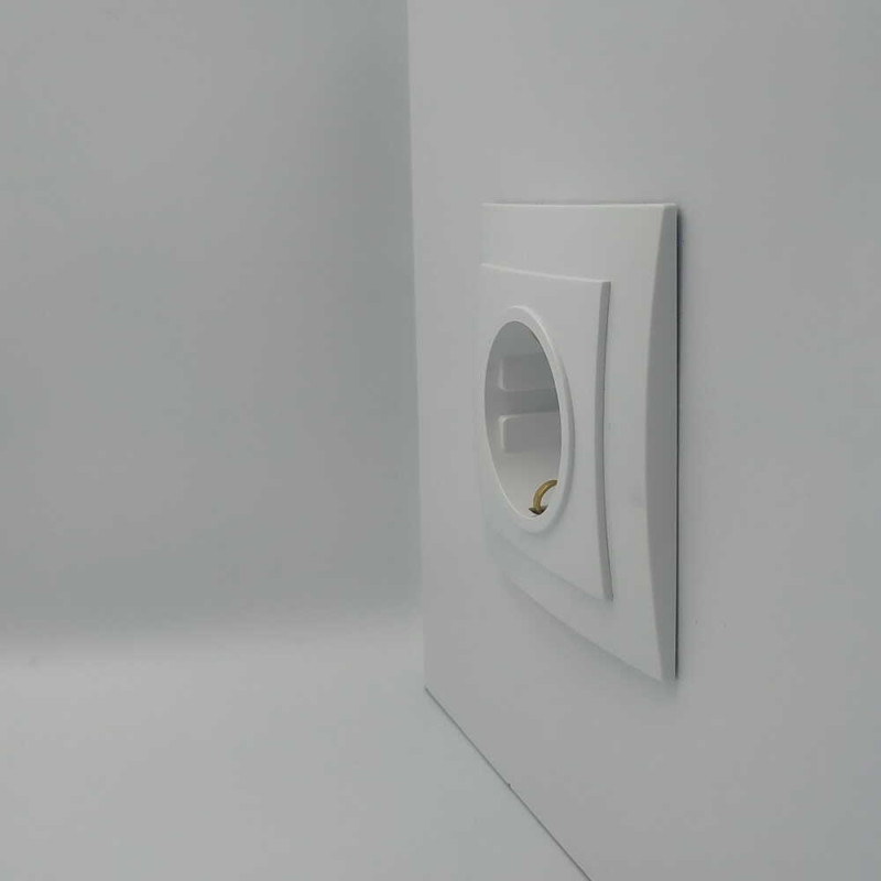 Розетка одинарна з/з NILSON Touran білий 24111017