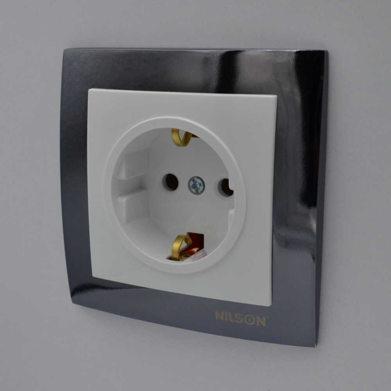 Розетка одинарна з/з NILSON Touran білий 24111017