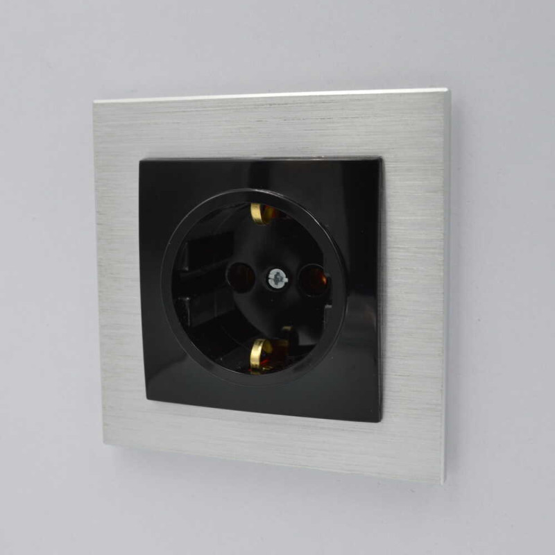 Розетка одинарна з/з NILSON Touran чорна 24221017