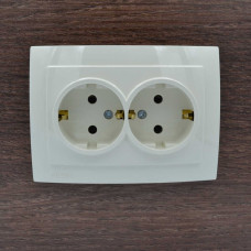 Розетка двухместная с/з NILSON Touran крем 24121025
