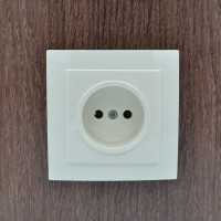 Розетка одинарная б/з NILSON Touran крем 24121015