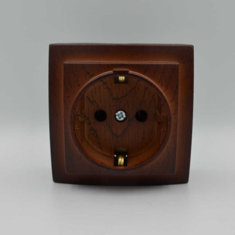 Розетка Nilson Themis орех 1-я с заземлением ( 26271017 )
