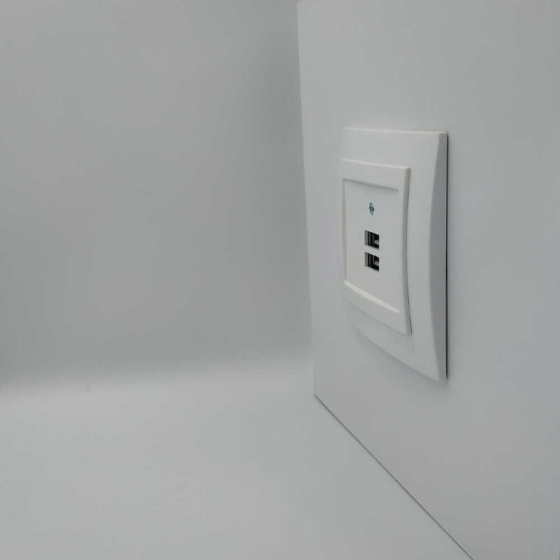 Розетка Nilson Touran белая 2-на USB ( 24111081 )