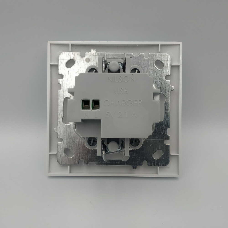 Розетка Nilson Touran белая 2-на USB ( 24111081 )